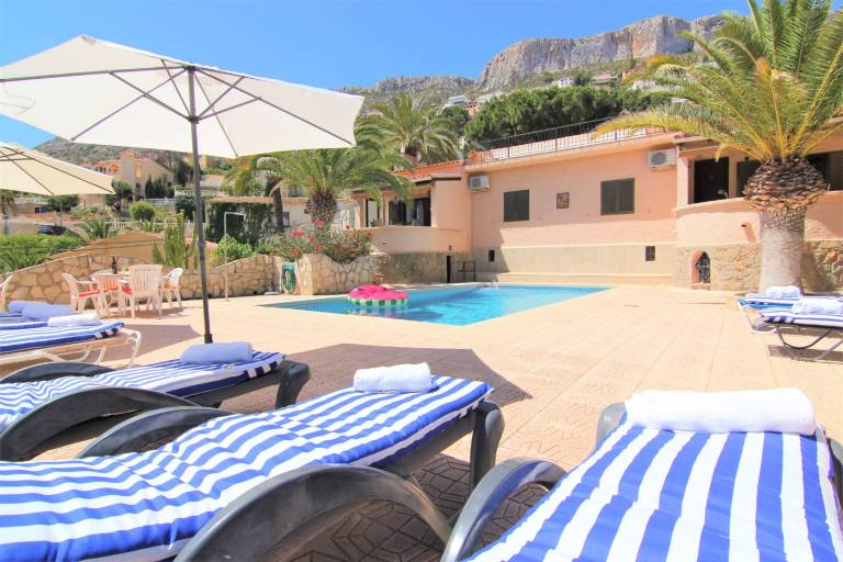 Villa with private pool, yard & barbecue — photo 4