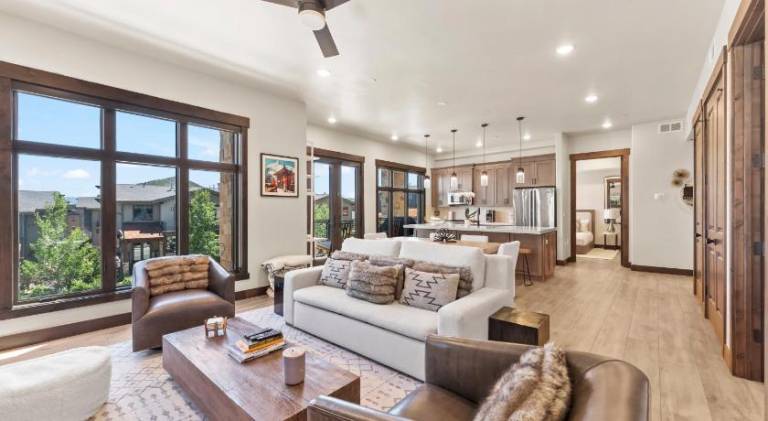 Heated Pool, Gourmet Kitchen, Pet Friendly, Gym, Walk to Canyons Village, 2 Private Patios — photo 2