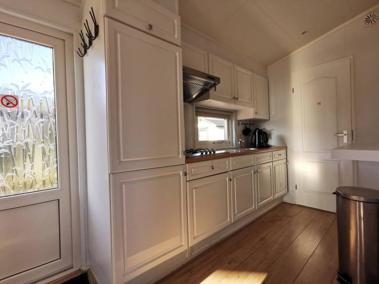 Vacation home with terrace & yard — photo 3