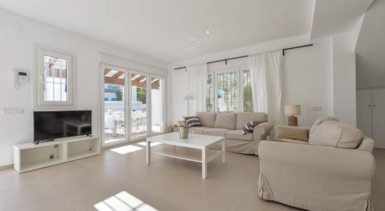 Villa with pool — photo 2