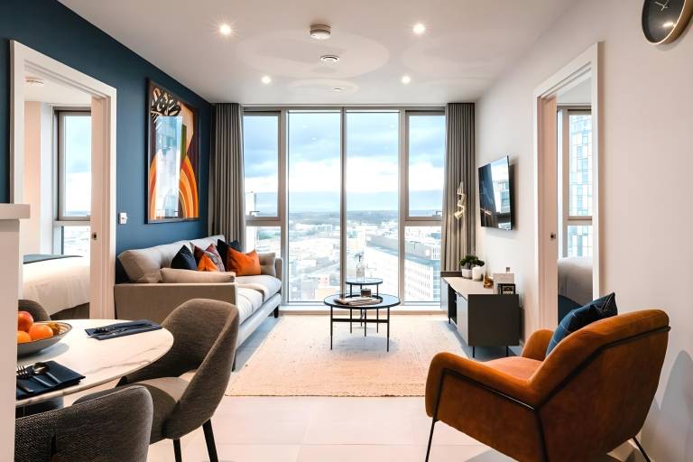 Serviced apartment with terrace & barbeque | Close to Pier Head | Perfect for remote work — photo 2