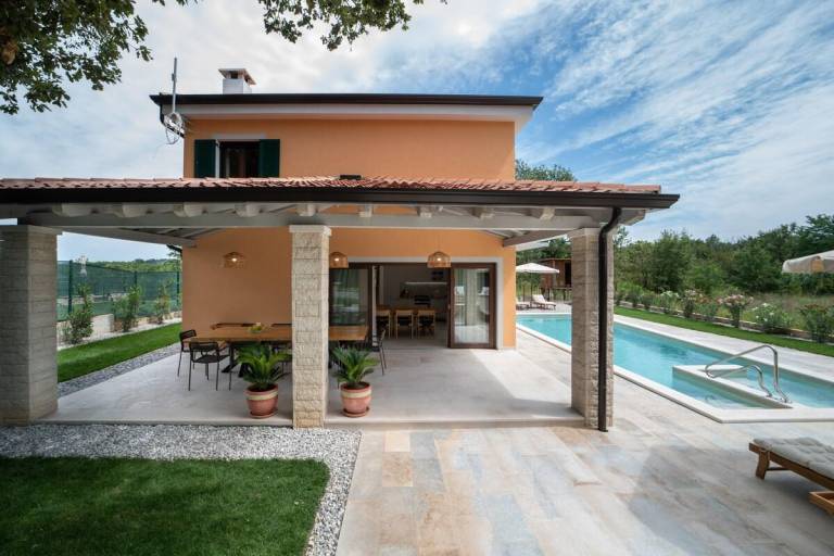 Child-friendly villa with garden, BBQ & pool | Suitable for remote work | Pets allowed in Umag