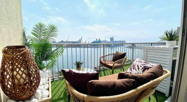 Rental apartment with patio & BBQ in Sète