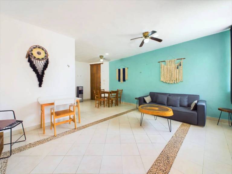 Stilvolles 2BR Retreat mit privater Terrasse