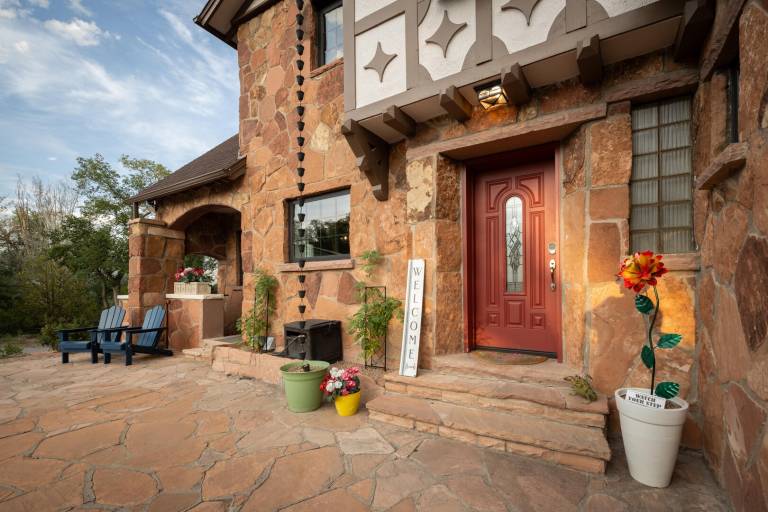 House with yard, patio & private pool — photo 5