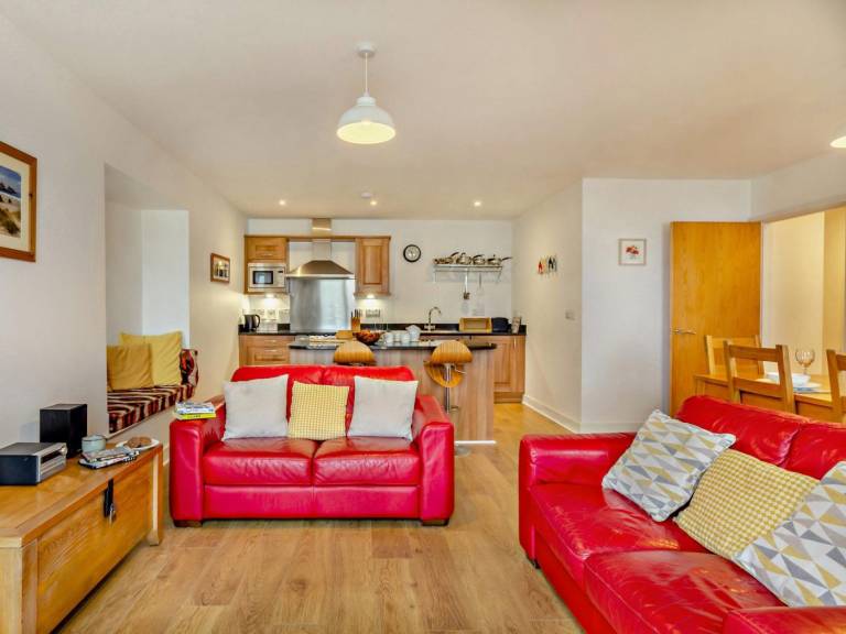 Fully equipped rental apartment | Water view | Next to the beach | Pets allowed — photo 4