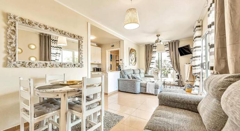 Fully equipped apartment with patio, BBQ & pool | Pets are welcome — photo 3