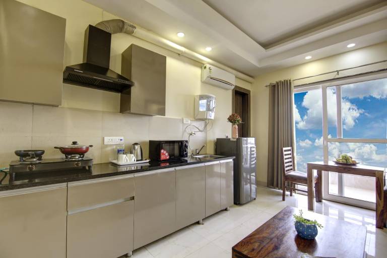 LIMEWOOD STAY GOLD-1 BHK Near ARTEMIS & GolfCourse — photo 3