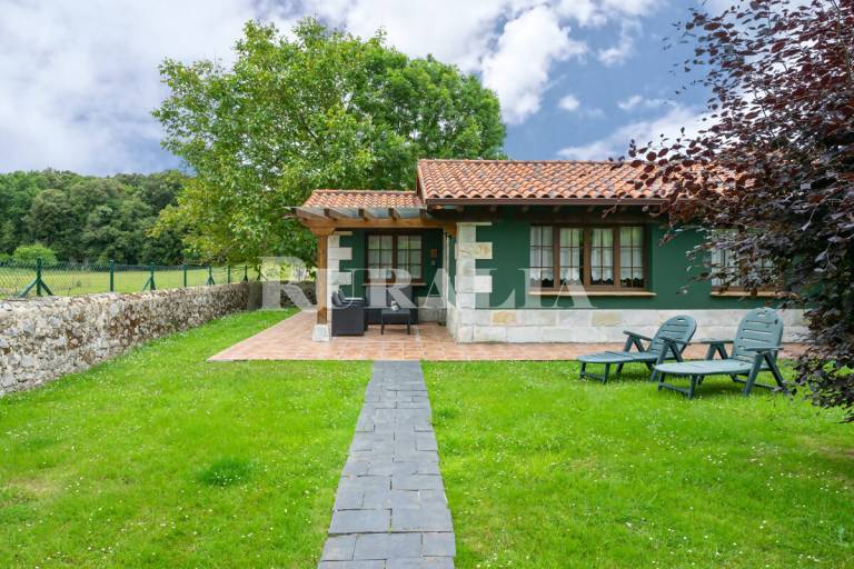 House with garden | Beach view — photo 2