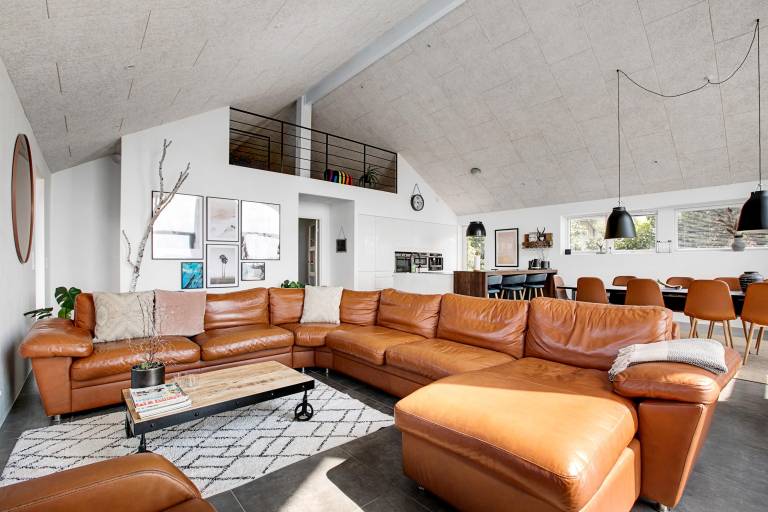 Lovely holiday home with sea view and activity room. — photo 3