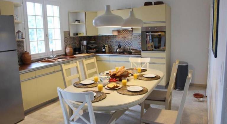 Villa with yard, patio & barbeque — photo 4