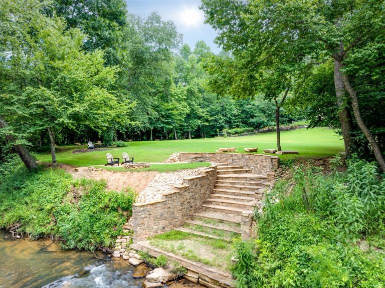Cabin Clarkesville