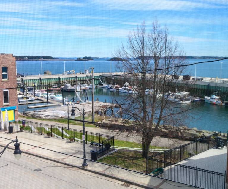 Condo  Eastport
