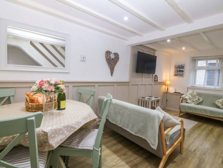 Cottage with yard | Beach view in Pwllheli