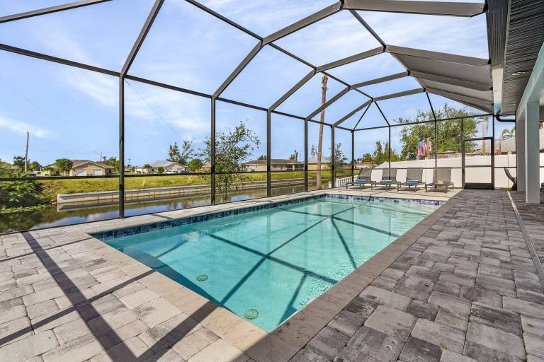 House with yard, private pool & barbecue in Cape Coral, FL