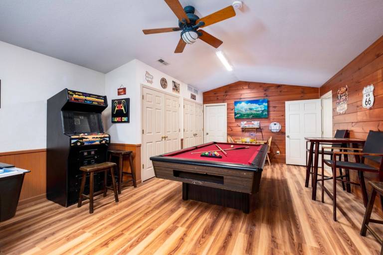 Secluded Soaks, Starlit S'mores, Fun Games & Movie Nights Near Crafts Community - Adventure Lodge — photo 2