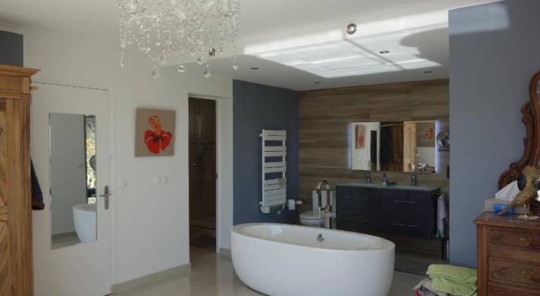 Villa with pool — photo 2
