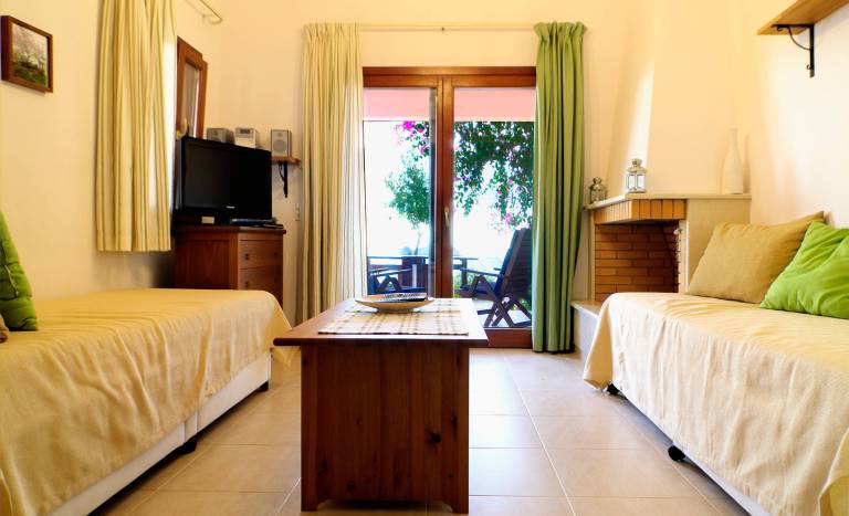 Family-oriented dedicated room with grill, private pool & yard | Sea view | Beach nearby | Dogs allowed — photo 3