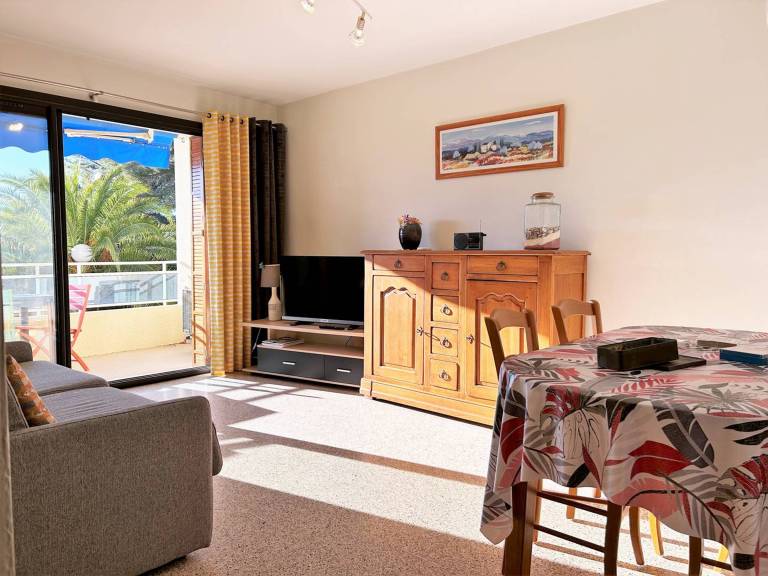 Holiday apartment with pool — photo 3