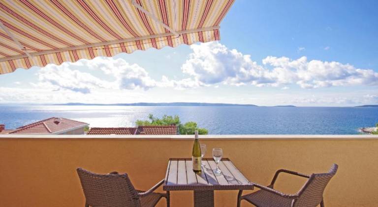 Rental apartment with terrace, barbeque & pool — photo 5