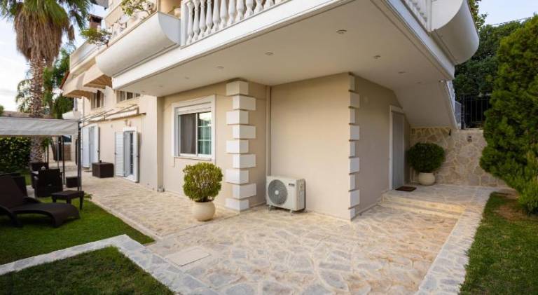 Villa with pool — photo 5