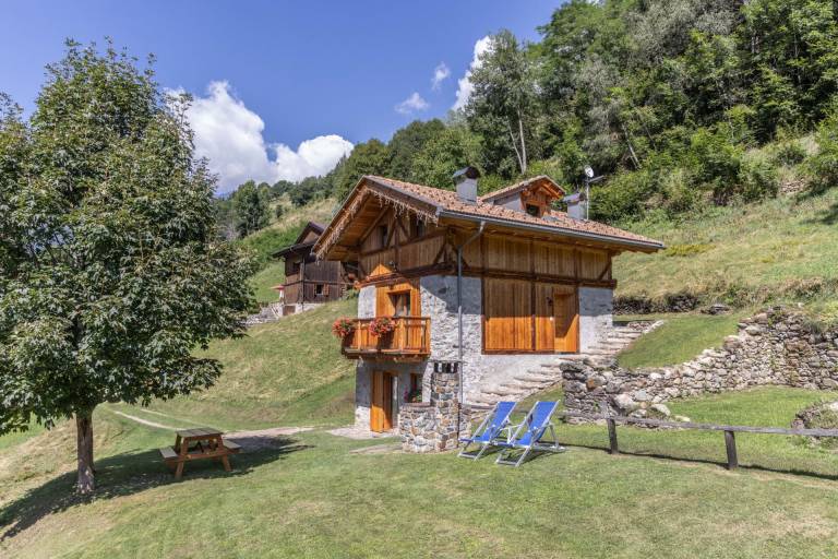 Chalet with barbeque & garden — photo 2