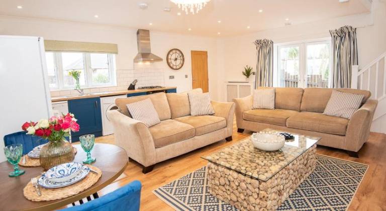 Vacation home with pool & hot tub | Pet-friendly in Bideford