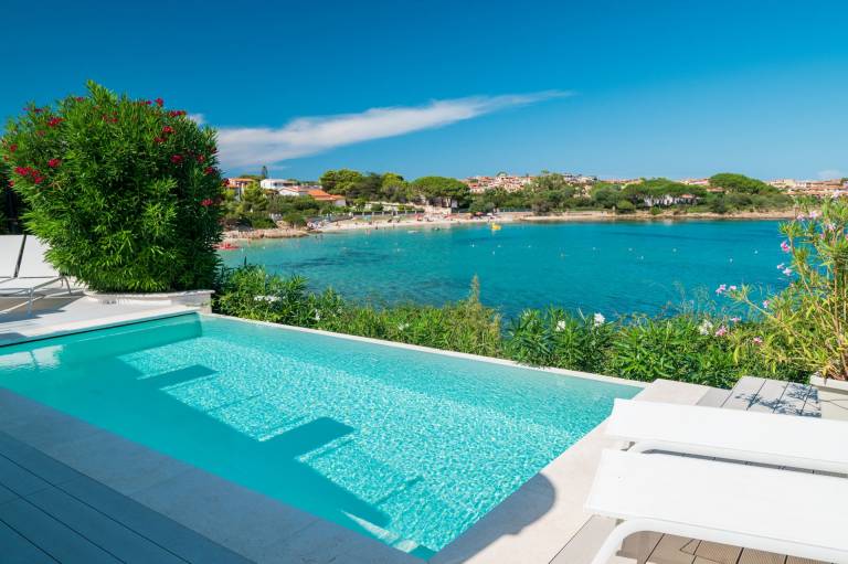 Family-oriented ample villa with private pool, patio & garden | Beach nearby | Pets allowed — photo 4