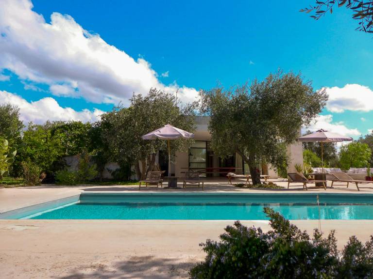 Children-friendly vacation home with barbeque, garden & private pool | Suitable for remote work | Pets allowed in Ostuni