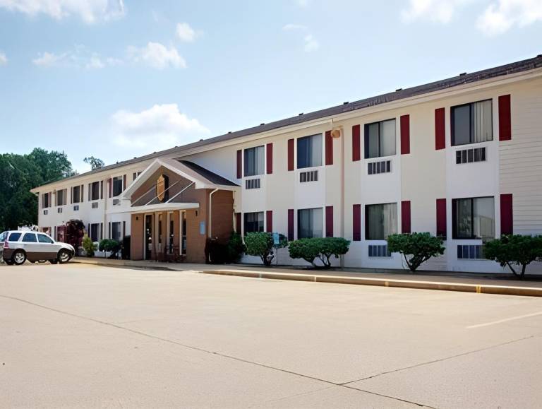 Super 8 By Wyndham West Plains in West Plains, MO