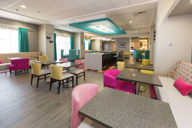 Hampton Inn Mustang — photo 4