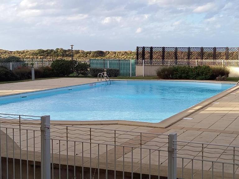 Rental apartment with garden, pool & patio | Water view — photo 2