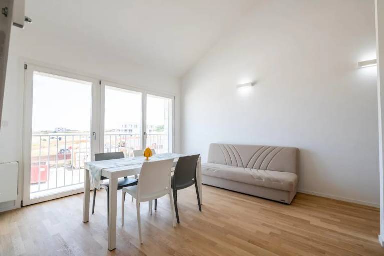 Family-friendly rental apartment with patio | Water view | Next to the beach | Pets are welcome — photo 2