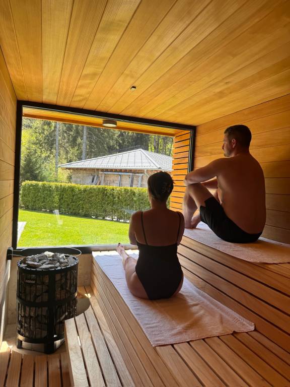 Children-friendly chalet with sauna, jacuzzi & patio | Nature view | Pet-friendly — photo 3