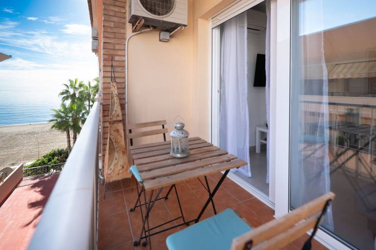 Apartment 'Beachfront Estepona Center' with Sea View, Wi-Fi and Air Conditioning in Estepona