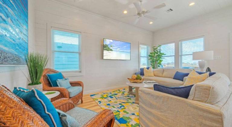 Vacation home with pool — photo 5