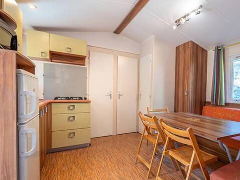 Family-friendly mobile home with patio & heated pool | Pet-friendly — photo 5