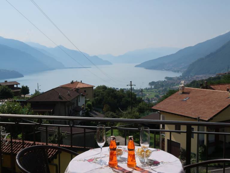 Rental apartment with garden & BBQ | Lake view — photo 2