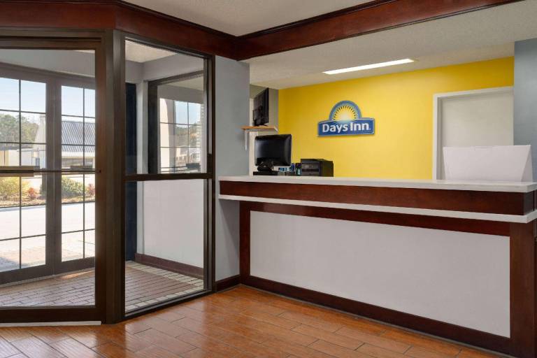 Days Inn by Wyndham Dillon — photo 3