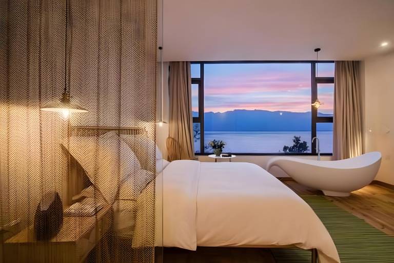 Fully equipped villa with pool, sauna & hot tub | Water view | Perfect for remote work | Pets are welcome — photo 2
