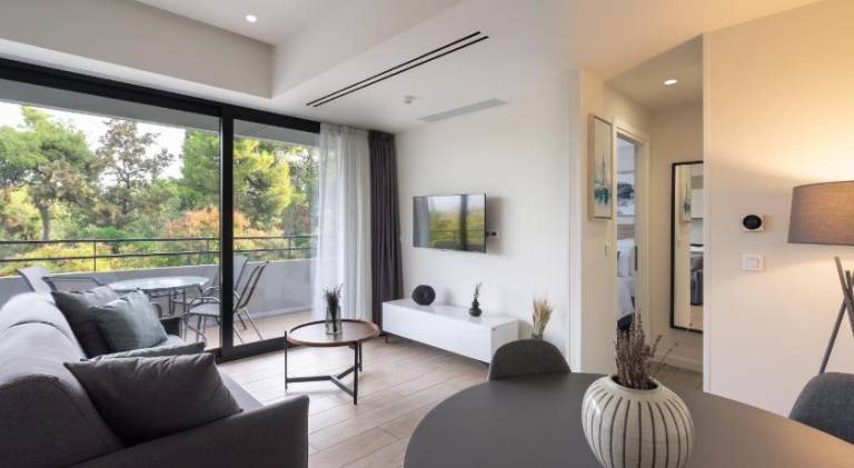 Wonderful serviced apartment with patio | Pets allowed in Athens