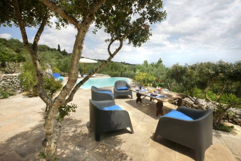 Child-friendly vacation home with private pool, BBQ & garden | Garden view | Dogs allowed — photo 4