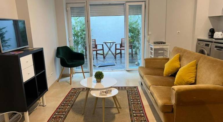 Apartment with yard & patio | Close to Monastery of São Vicente de Fora — photo 2