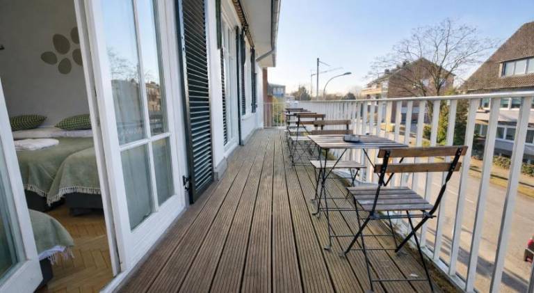 Holiday apartment with yard — photo 3