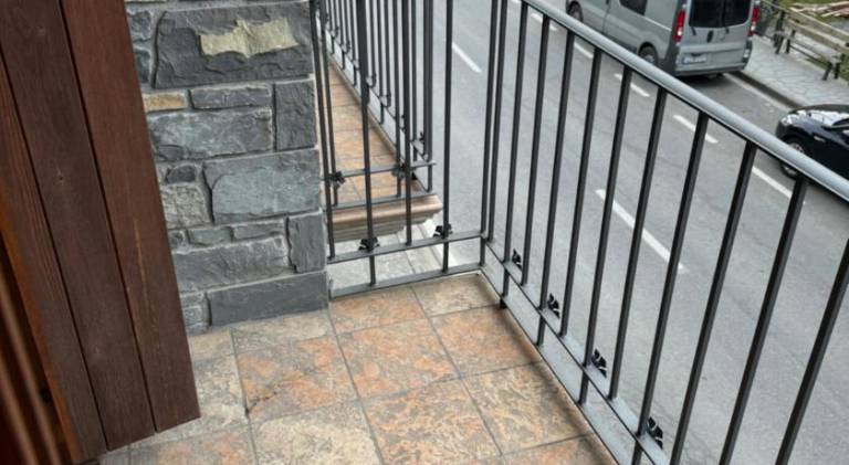 Apartment with terrace — photo 4
