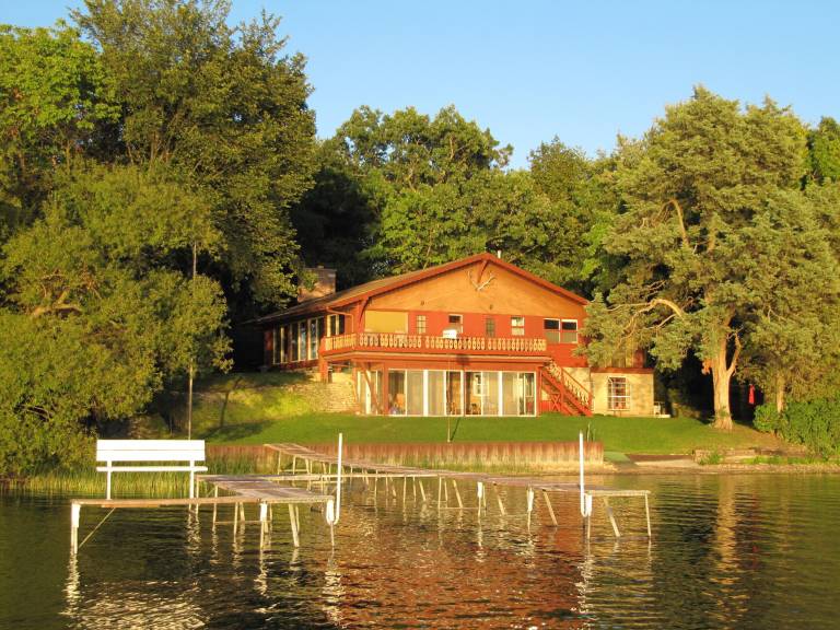 House  Powers Lake