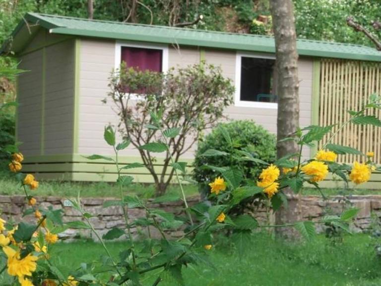 Pleasant chalet with patio & heated pool | Pet-friendly — photo 4