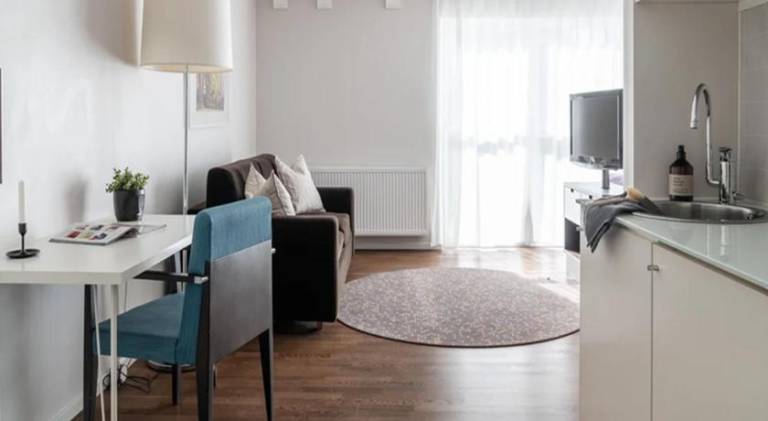 Wonderful serviced apartment with patio & yard | Pet-friendly — photo 3