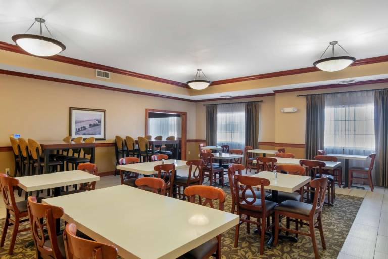 Best Western Plus Butterfield Inn — photo 4