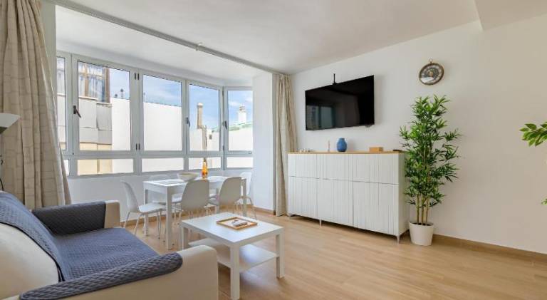 Apartment with pool | Perfect for remote work — photo 2